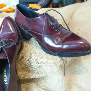 PRADA LEATHER POINTED HEELED OXFORD